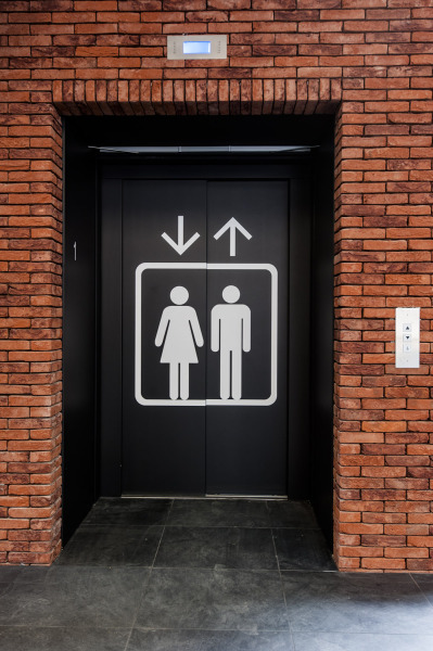 Picto in uitgeplotte folie op liftdeuren